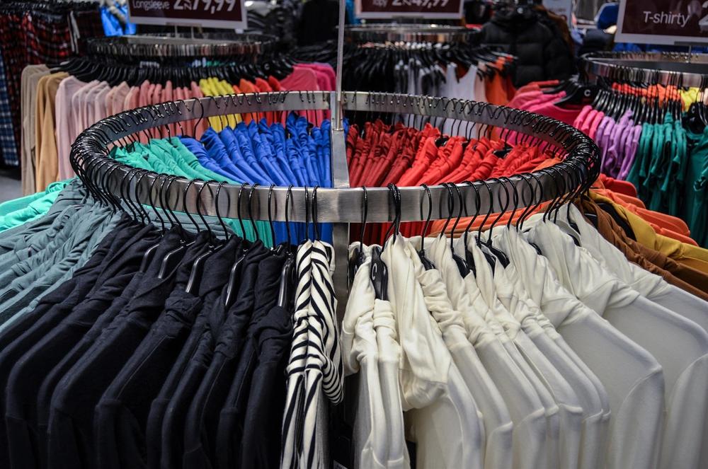 shopping clothes-46a2d8283a7d4f088e47b3e8b2344835.jpg shopping clothes